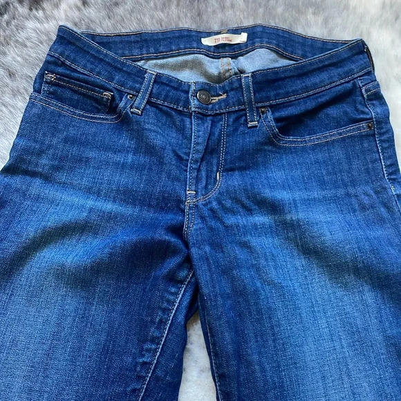 Levi’s Skinny Jeans - Picture 2 of 9